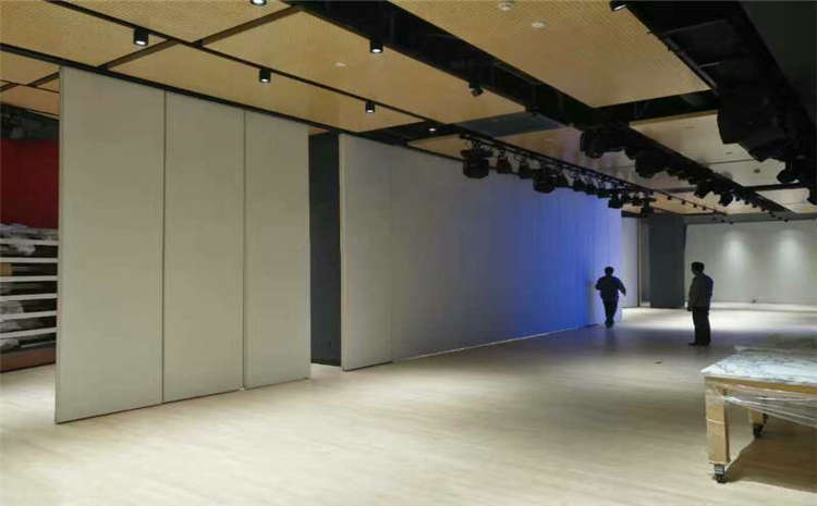 柞木舞蹈房木地板安裝工藝