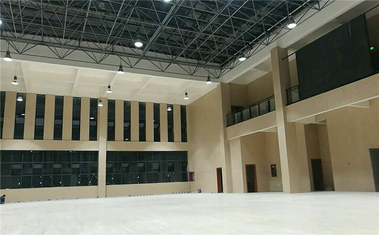 22厚體育館木地板翻新施工