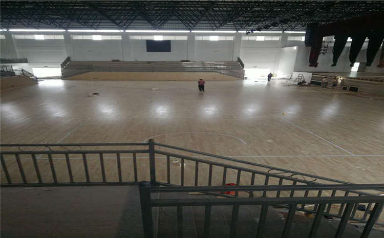 硬木企口風(fēng)雨操場木地板翻新方案