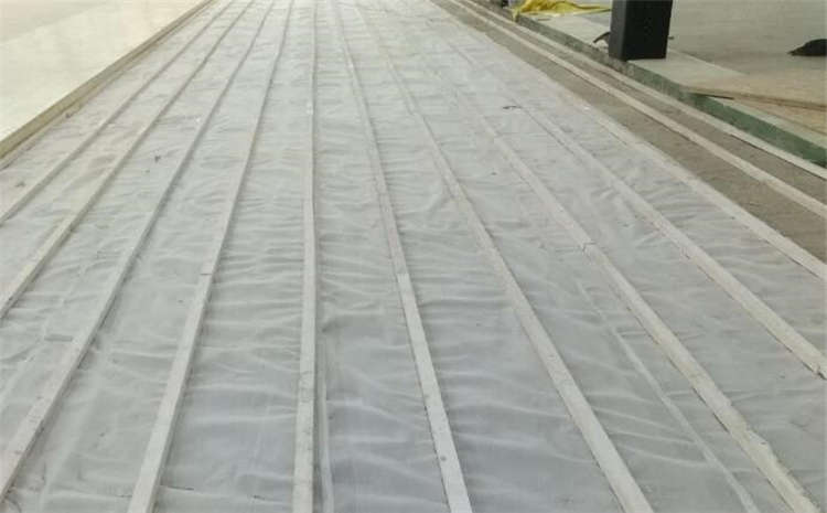 楓樺木風(fēng)雨操場木地板翻新步驟有哪些