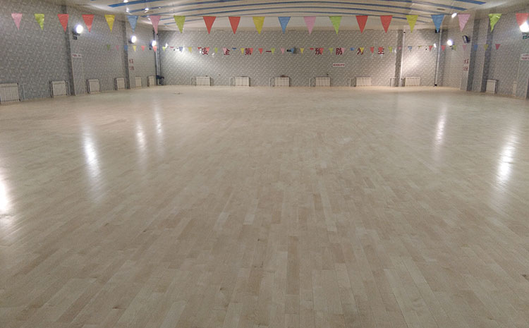 20厚排球館木地板怎么翻新？