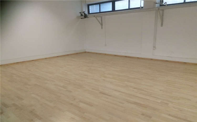 體育運(yùn)動木地板怎么維修？楓樺木